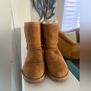 Ugg Classic Short II in size 6 women’s